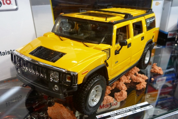 Maisto マイスト 1:18 スケール Yellow 2003 Hummer H2 Suvミニカー